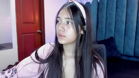 Snapshot of ava_broown chatting on February 23, 2:29 am online show from February 23, 2:29 am