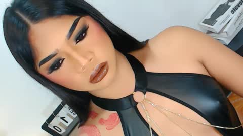 Ava online show from September 23, 11:15 am