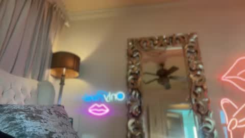 Snapshot of avalonnfoxx chatting on December 18, 3:33 pm AvalonnFoxx online show from December 18, 3:33 pm