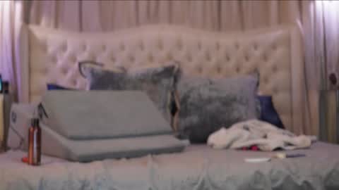 Snapshot of avalonnfoxx chatting on January 7, 6:27 am AvalonnFoxx online show from January 7, 6:27 am