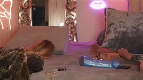 Snapshot of avalonnfoxx chatting on December 24, 6:22 am AvalonnFoxx online show from December 24, 6:22 am