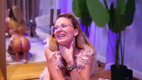 Snapshot of avamaddisson chatting on October 12, 3:32 am Ava online show from October 12, 3:32 am