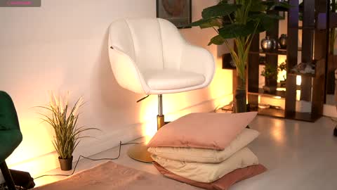 AvaReed online show from April 1, 4:24 am