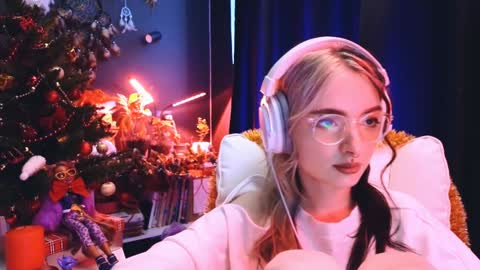 Avriel online show from December 15, 2:30 am