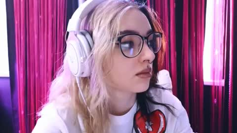 Avriel online show from February 23, 2:40 am