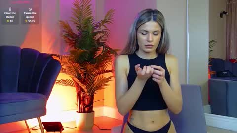 AVRILL CYRUX online show from November 26, 8:22 am