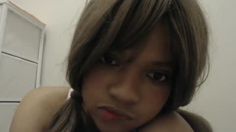 Snapshot of awkwardjasminee chatting on September 25, 12:28 am Jasminee online show from September 25, 12:28 am