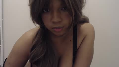 Snapshot of awkwardjasminee chatting on September 28, 10:46 am Jasminee online show from September 28, 10:46 am