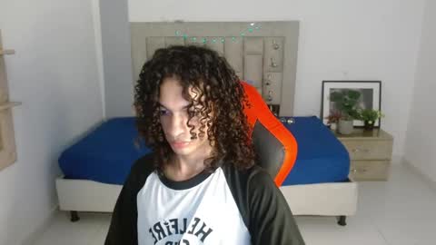 Axel online show from December 18, 11:44 pm