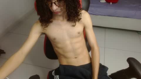 Axel online show from May 13, 1:37 am