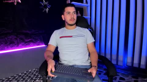 axel_grey_ online show from December 18, 12:22 pm