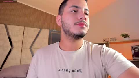 axel_grey_ online show from April 13, 12:53 pm