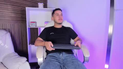 axel_grey_ online show from October 22, 12:29 pm