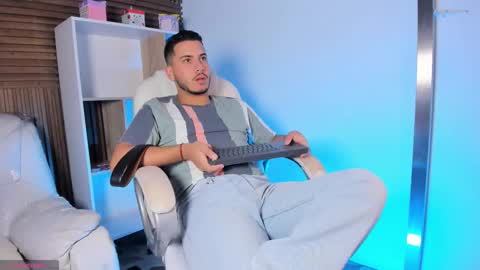 axel_grey_ online show from September 25, 1:18 pm