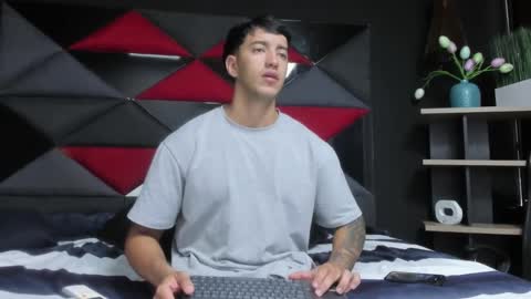 axel_hendrick online show from February 17, 1:10 pm