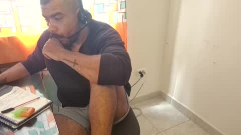 Axel online show from November 19, 5:45 pm