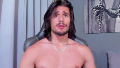 Snapshot of axel_owen chatting on February 22, 3:01 am Axel online show from February 22, 3:01 am