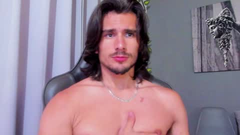 Snapshot of axel_owen chatting on February 6, 8:13 pm Axel online show from February 6, 8:13 pm