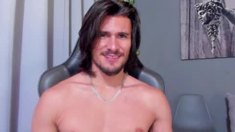 Snapshot of axel_owen chatting on February 21, 11:54 pm Axel online show from February 21, 11:54 pm