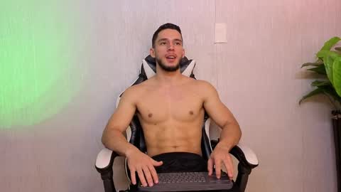 Axel  online show from May 22, 3:30 pm