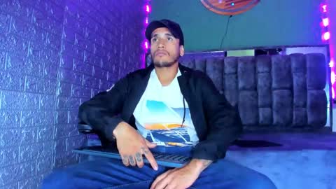 Snapshot of axell_cross2 chatting on October 17, 12:42 pm Axell Cross2 online show from October 17, 12:42 pm