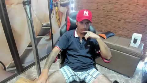 Snapshot of axell_cross2 chatting on January 27, 7:35 pm Axell Cross2 online show from January 27, 7:35 pm