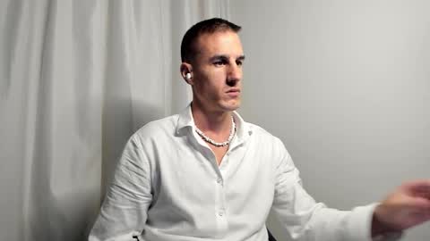 Axl online show from September 16, 11:52 pm