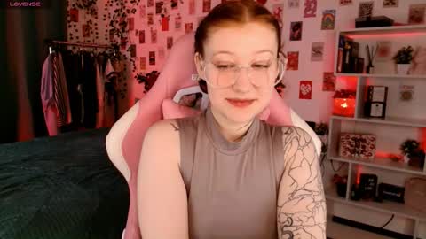 Snapshot of ayla_hill chatting on October 12, 3:21 am Ayla hill online show from October 12, 3:21 am