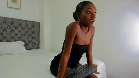 AylaniOnassisX online show from April 11, 2:21 pm