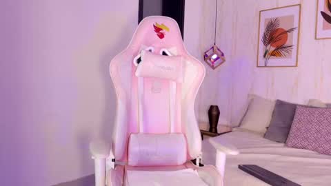 Ayleen online show from October 4, 1:20 pm