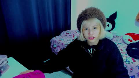 Azu Moure online show from March 5, 8:07 pm