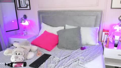 Sophie   online show from December 18, 3:04 am