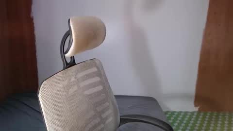 babyclarats online show from November 8, 5:43 am