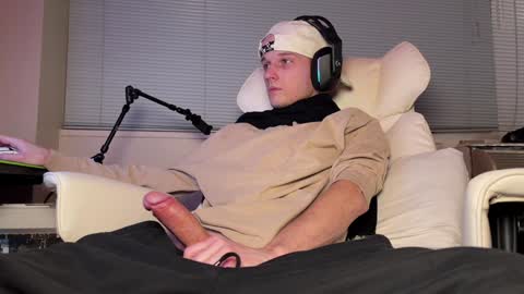 Big cock boy online show from February 2, 5:21 am