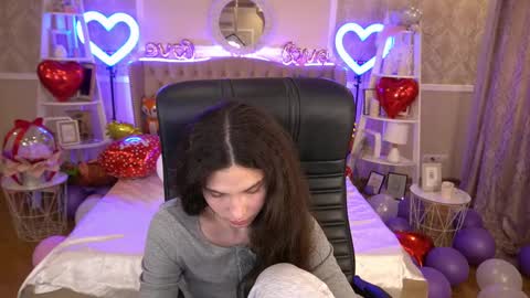 Snapshot of babyflowerr chatting on February 20, 5:01 am Sasha online show from February 20, 5:01 am