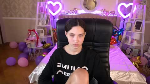 Snapshot of babyflowerr chatting on February 8, 5:51 am Sasha online show from February 8, 5:51 am