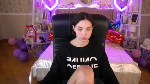 Snapshot of babyflowerr chatting on February 8, 2:47 am Sasha online show from February 8, 2:47 am
