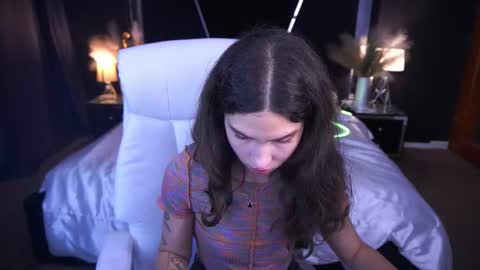 Snapshot of babyflowerr chatting on October 12, 6:43 pm Sasha online show from October 12, 6:43 pm