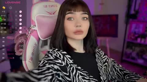 Snapshot of babyroxynill chatting on January 19, 10:28 pm Nika online show from January 19, 10:28 pm