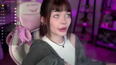 Snapshot of babyroxynill chatting on February 26, 10:47 pm Nika online show from February 26, 10:47 pm