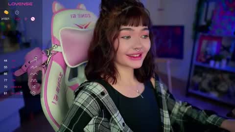 Snapshot of babyroxynill chatting on January 25, 2:04 am Nika online show from January 25, 2:04 am