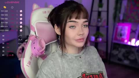 Snapshot of babyroxynill chatting on February 6, 11:15 pm Nika online show from February 6, 11:15 pm