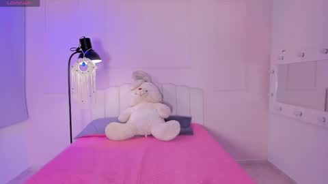 babyzoe_ online show from April 15, 9:04 pm