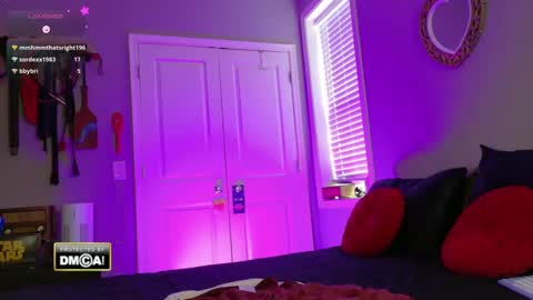 Snapshot of badbabesquirt chatting on October 8, 5:30 pm Alice online show from October 8, 5:30 pm