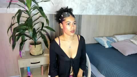 BADDIE DELAYLA online show from April 4, 6:15 pm