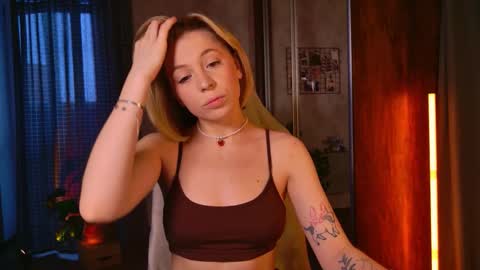 Elly online show from February 7, 2:25 am