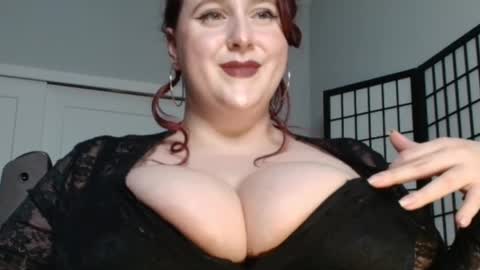 bambixxlynn online show from May 7, 3:35 am