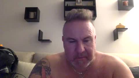 Snapshot of banana5289 chatting on March 6, 8:37 pm banana5289 online show from March 6, 8:37 pm