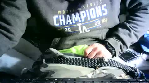 Snapshot of banginondadrumsalldaylong chatting on December 15, 1:35 am banginondadrumsalldaylong online show from December 15, 1:35 am