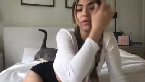 Elle online show from November 26, 8:27 pm